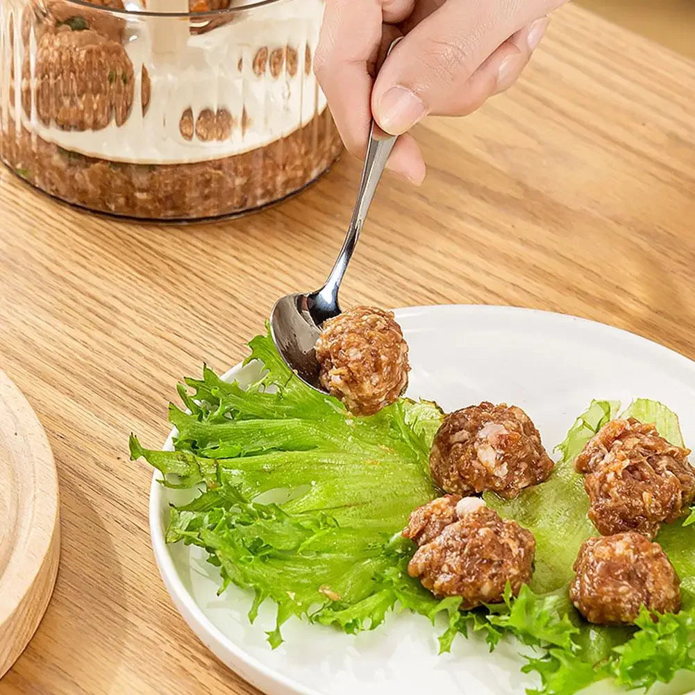 Image de la machine Boulette Express en action, préparant des boulettes de viande maison.