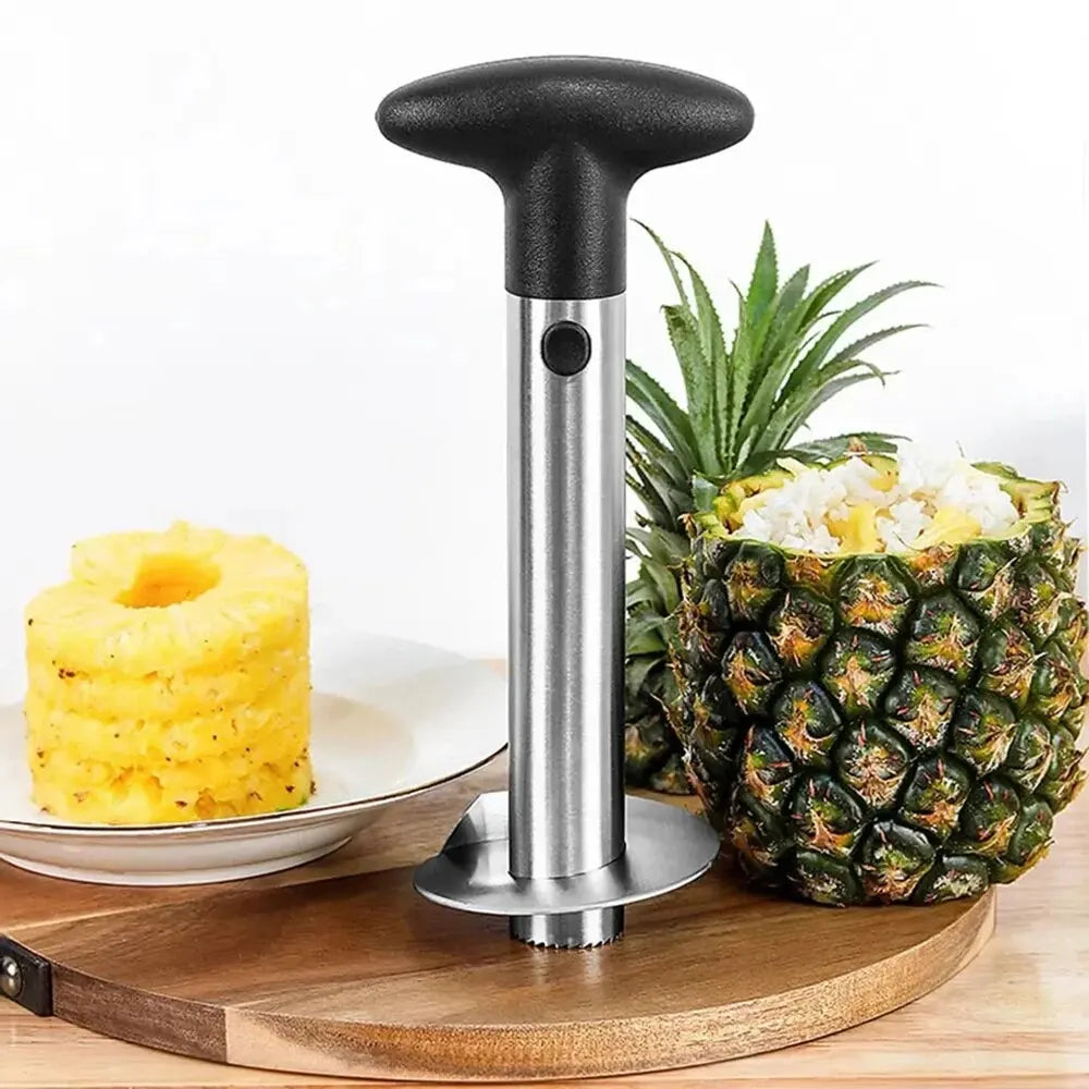 Ustensile pour couper et éplucher un ananas facilement